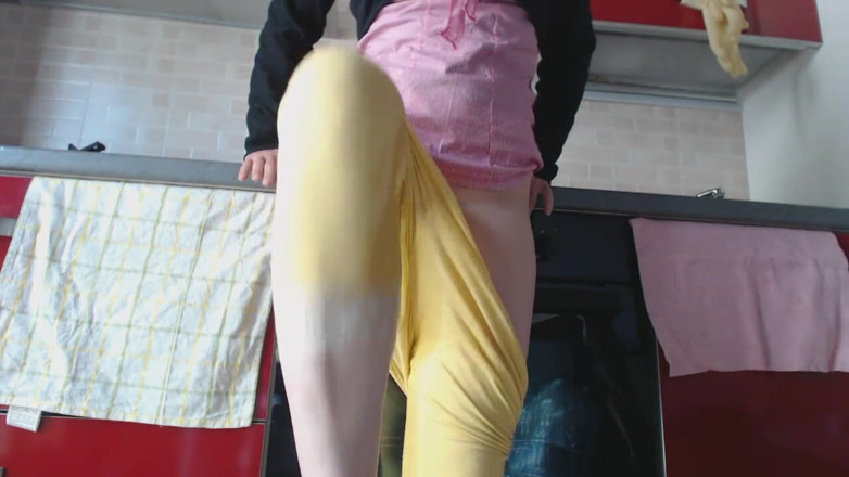 RavenBigAss: Zoufalé čůrání do kalhot na jógu