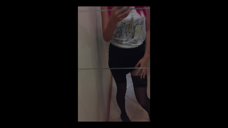 AnGelya G: Różowowłosa laska masturbuje się cipką Dildo i orgazm