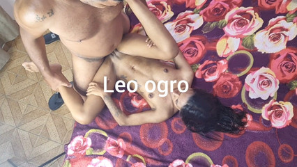 LeoOgro: Leo Ogre Lanet Lesbaz Jasmine Santanna'nın Kıçı
