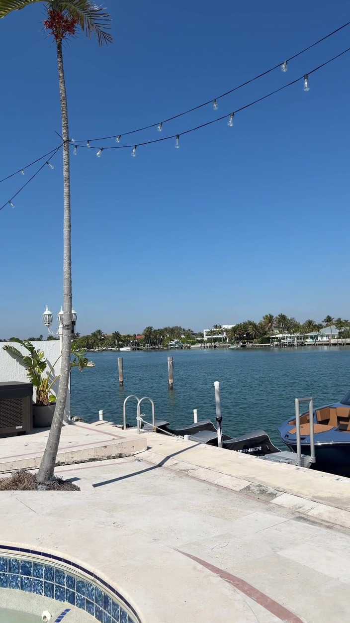 Miss Lexa: Meine nachbarn lieben mich