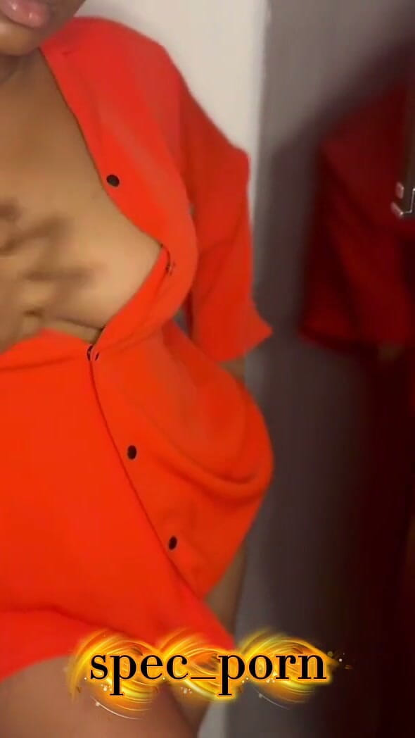 Spectacular porn: Clara Bangs, bombasse noire sexy, se fait baiser par une...