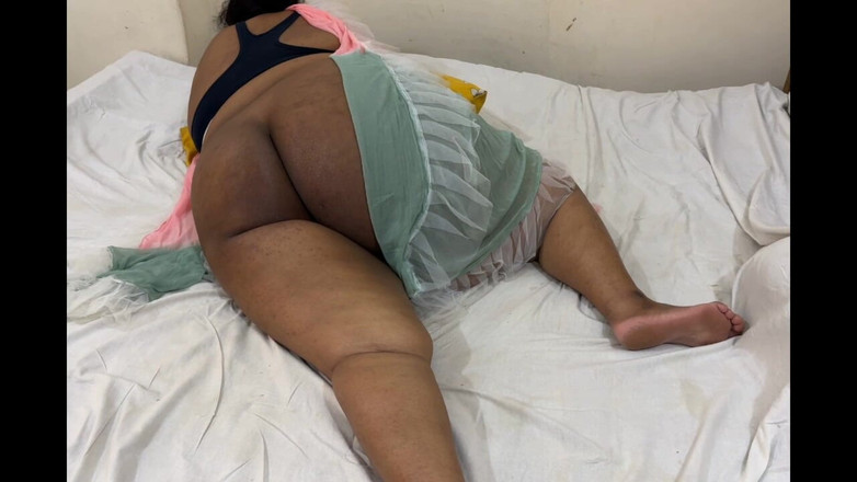 Your Boy's Cum: Tante seksi india dengan pantat bahenol