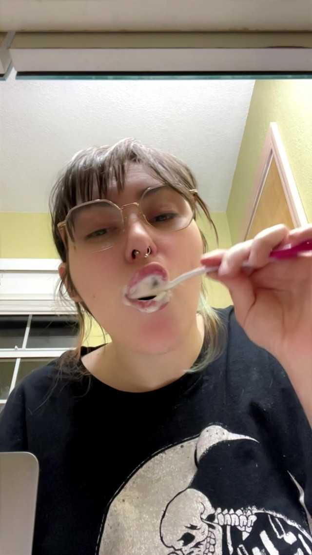 Brushing My Teeth (Mushroombitchx)