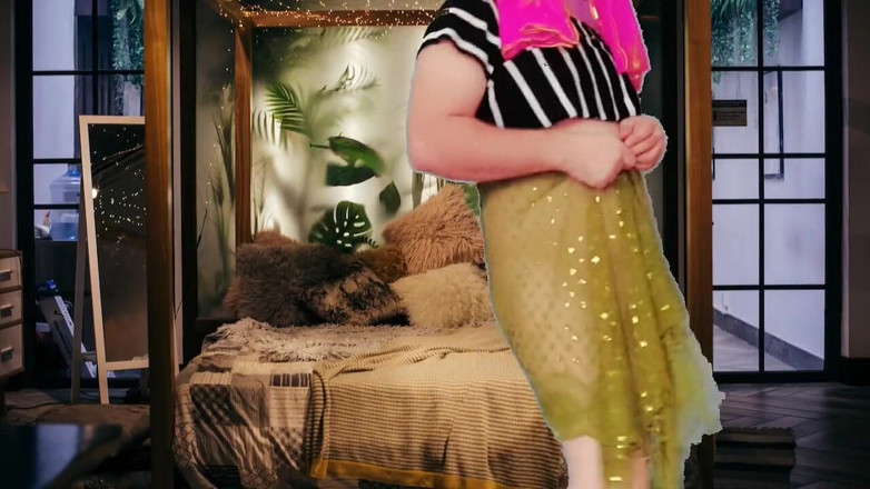 Kitty_Cross: 房间她的礼服和我性感的热辣裸体舞蹈性表演