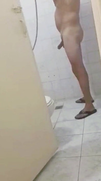 La migliore amica della mia matrigna! Puoi scoparmi il culo, ma fallo in silenzio così lei non se ne accorge!