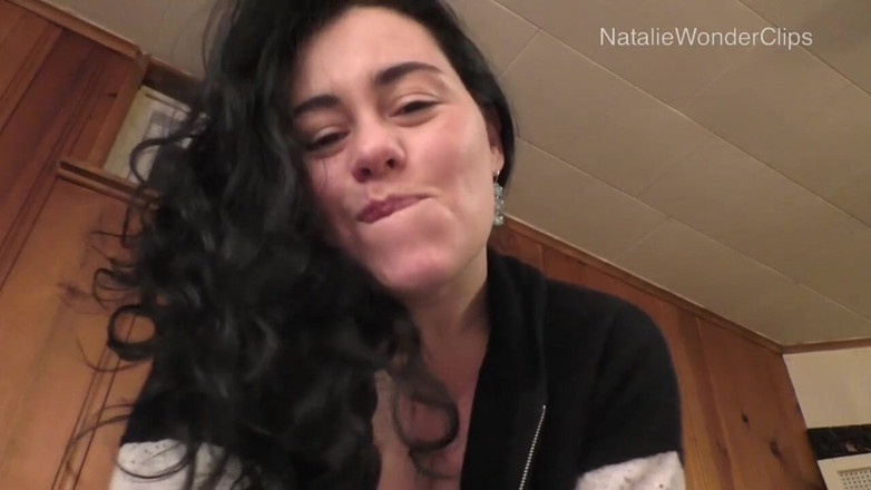 Natalie Wonder: 让你赤身裸体为饥渴的继母摧残你的鸡巴