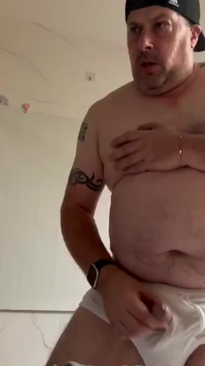 uktattooedchub74: 在紧致惠特的我手淫并高潮