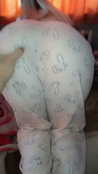 かわいい義理の妹が私の前で前かがみになって、激しく抱いてほしいと頼みました