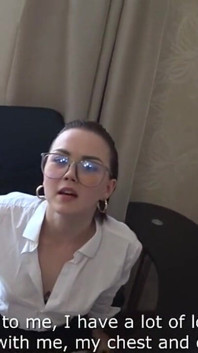 Tânăra secretară este gata să facă orice pentru a-și salva slujba