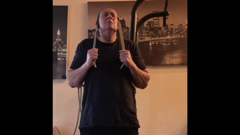 Alex Igogo: हस्तमैथुन और जिम