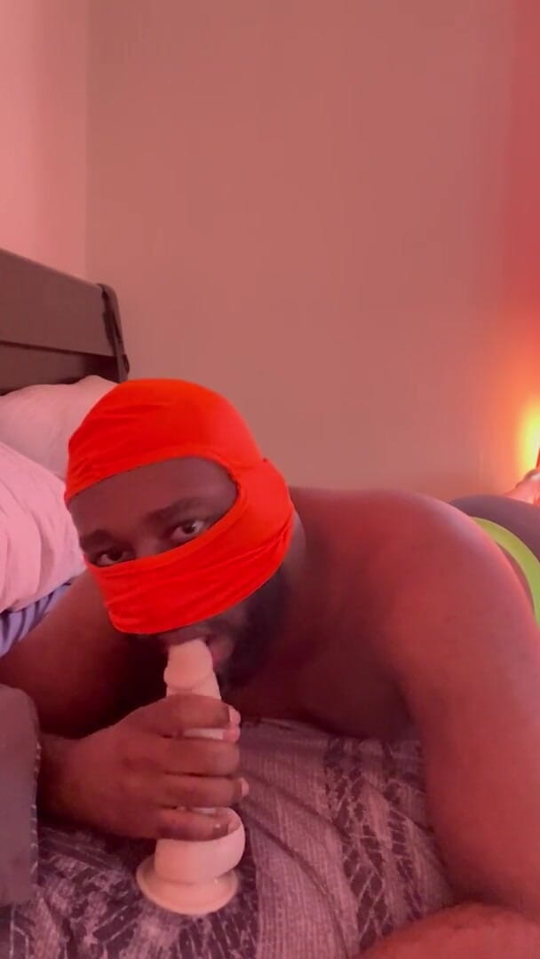 Selfplay slut: Sesiune de sex oral adânc în gât 1