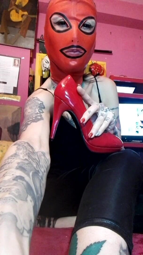 Miss Wagon Vegan Fetish: Miss Wagon Vegan - fetish rubber masked