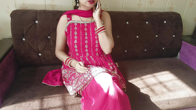 Saarabhabhi6: Я смокчу свій пеніс девара з нагоди Різдва, подарував презерватив і відтрахав мене, дуже жорстко задовольнив мою пизду і мою дупу хінді