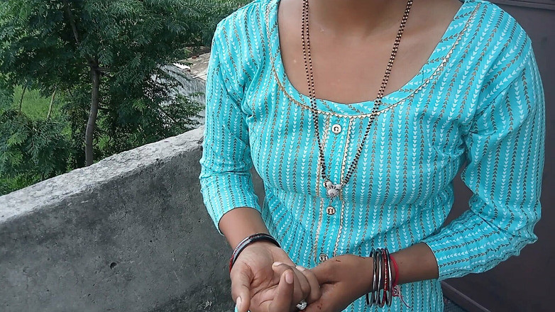 YOURAMRITA04: Sexy indická desi vesnická nevlastní sestra šuká s nevlastním bratrem