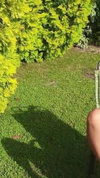 Nylons en glazen dildo in de zon