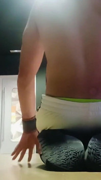 Sexy Boy Is Very Daring in the Gym Showing His Body