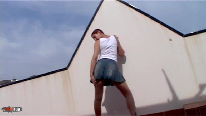 MMM100: Katia: 테라스에서 벗는 발정난 Katia