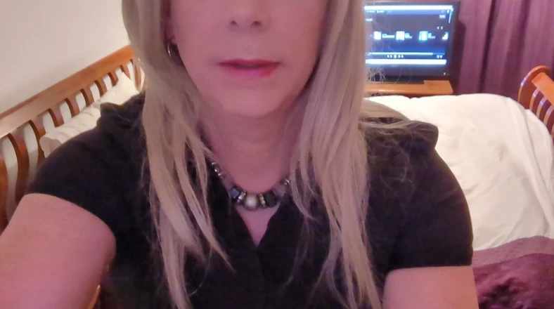 NikkiGee: A Big Load of Cum! Will You Lick It up?
