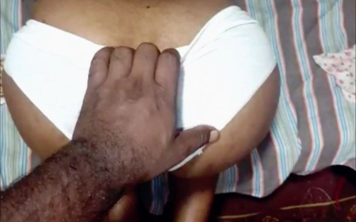 Hotwife Srilanka: Горячую жену трахнул ее друг мужа, пока она смотрит порно
