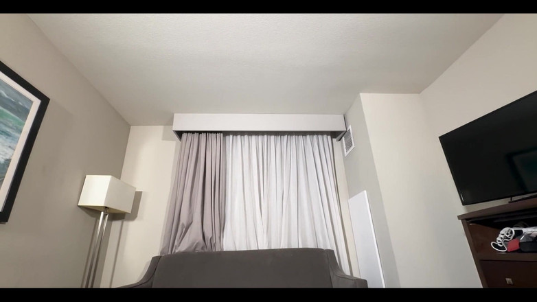 Lora Cross: ダブルマッスルエイリアン ペグ視点