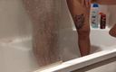 Emma Alex: Masturbation mutuelle sous la douche
