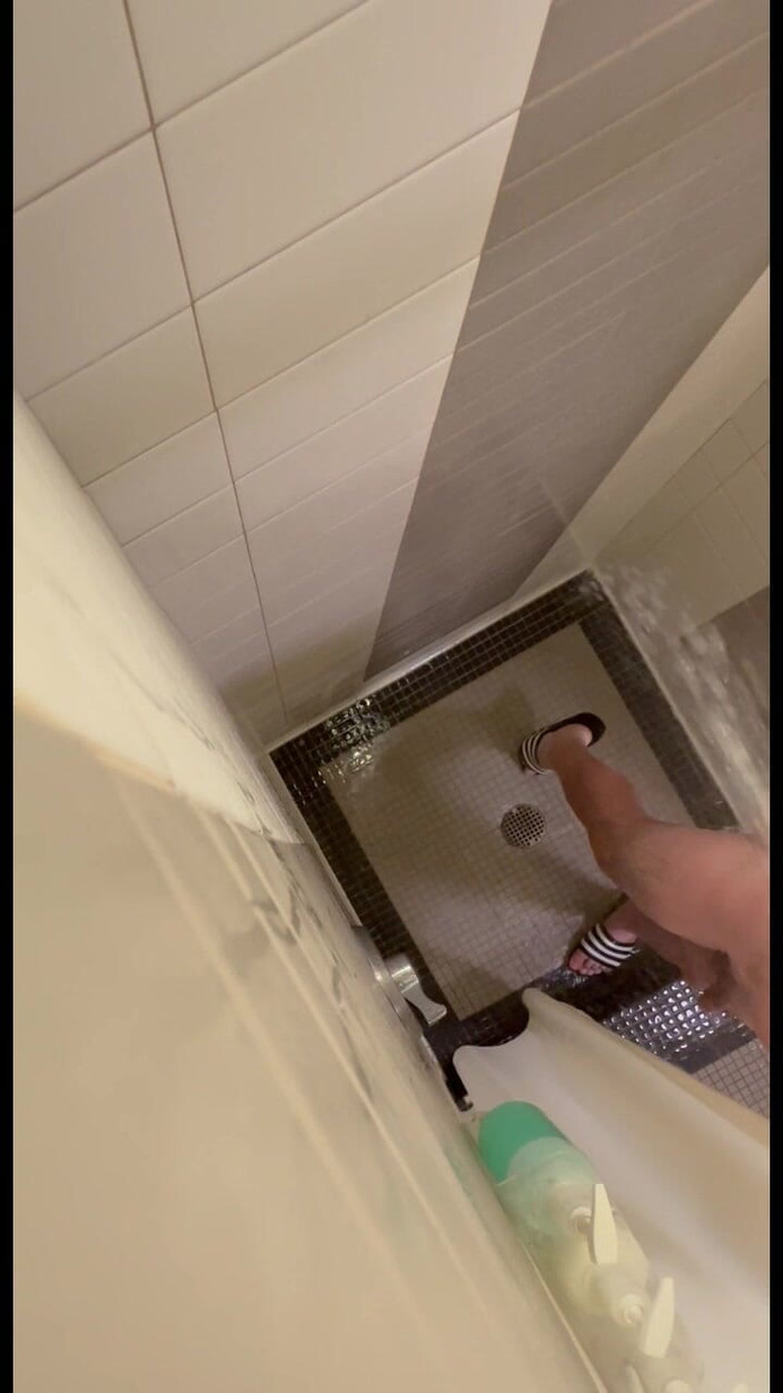 Chase Dixon Butz: Показ у душі в тренажерному залі