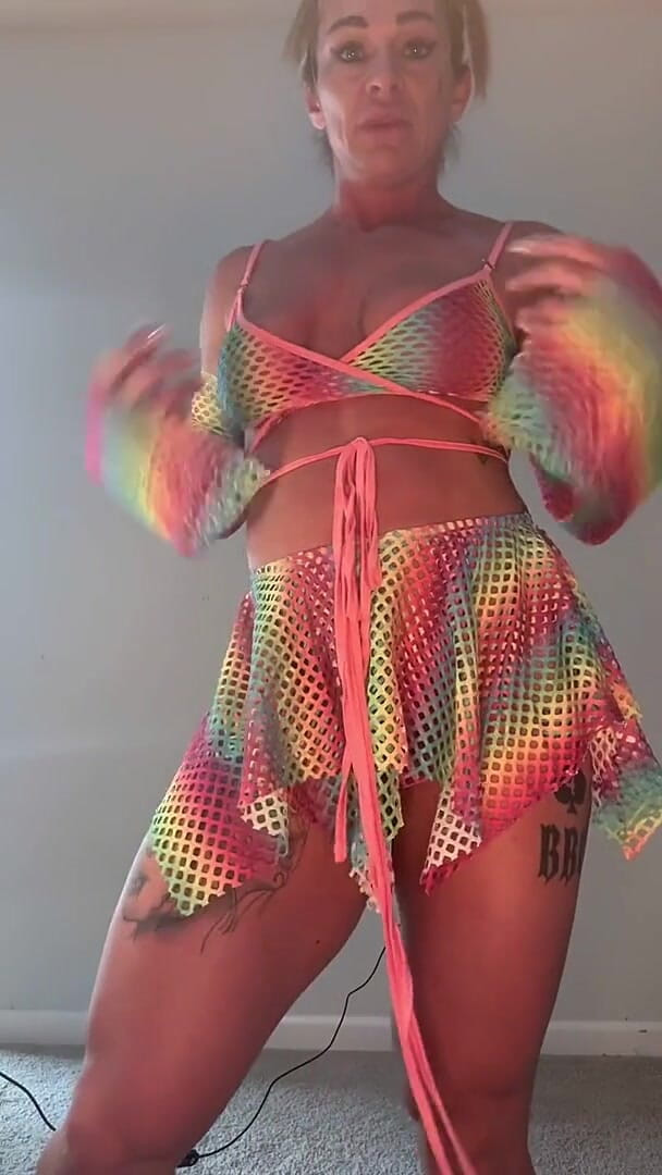 Tantalizing Try on with Simone Steele (Simone Steele)