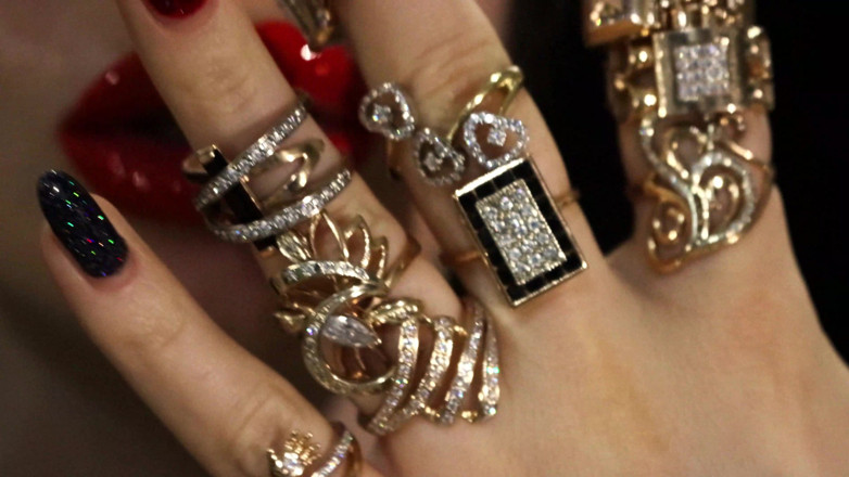 Goddess Misha Goldy: Lippenstift &amp; schmuck &amp; nägel fetisch
