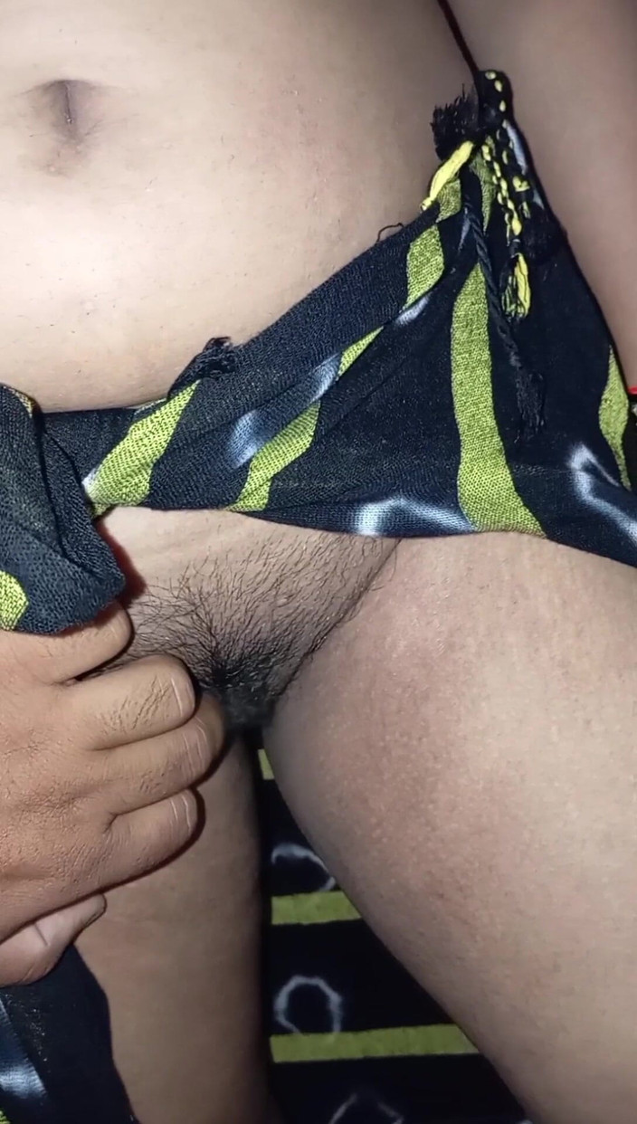 Manjushukla: La plus belle fille sexy montre sa chatte pour baiser