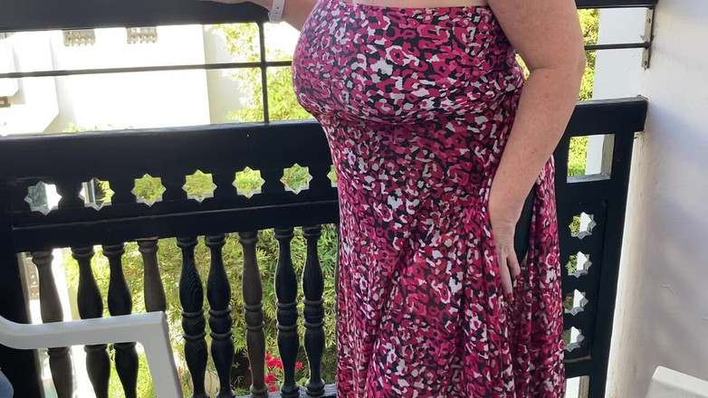 Aunty Sandra vintage girdle queen: Dì Sandra trong chiếc mọt sách tuyệt đẹp