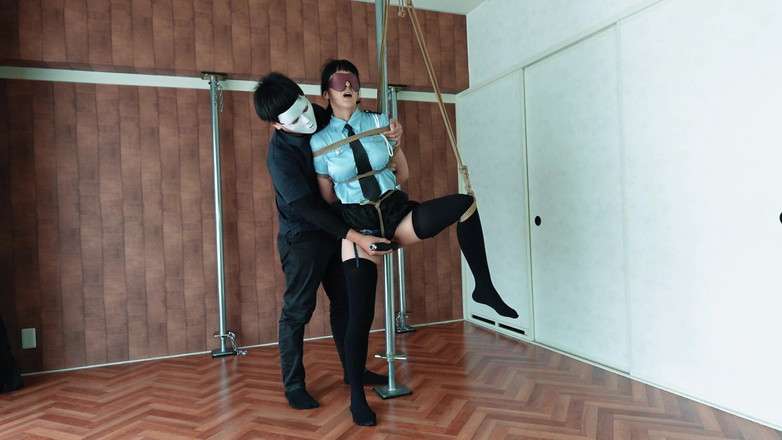 ushirosugatanomiki: Die entblößte Sinnlichkeit der gefangenen Polizistinnen