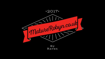 Mature Robyn: Latex gloves fetish hand job