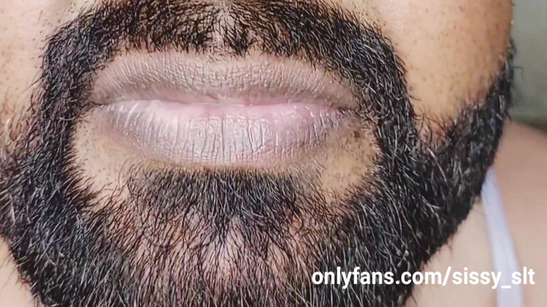 Sissy Slut Simran: Winziger schwanz sissy Femboy pisst in kondom trinken Es masturbiert...