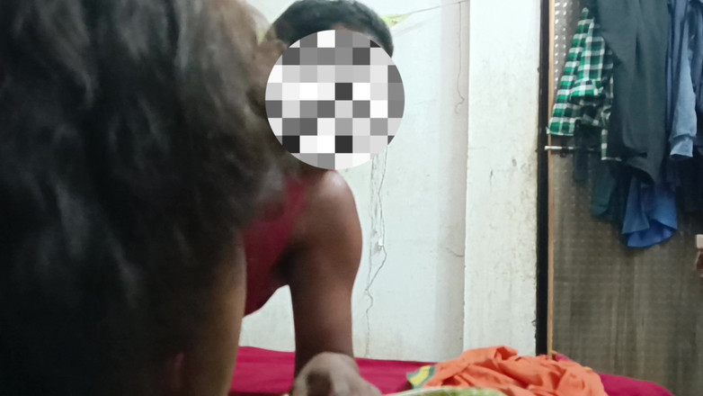 SanskariGirl1: Une étudiante huilée et son cul