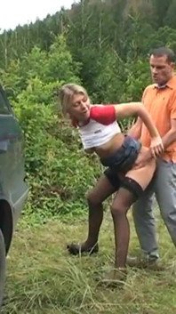 Natáčí porno video v parku se svou kamarádkou