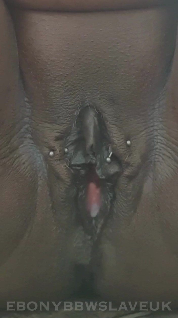 Ebony BBW slave UK: Memekku yang menganga lebar banget sama kontol besar pria kulit...