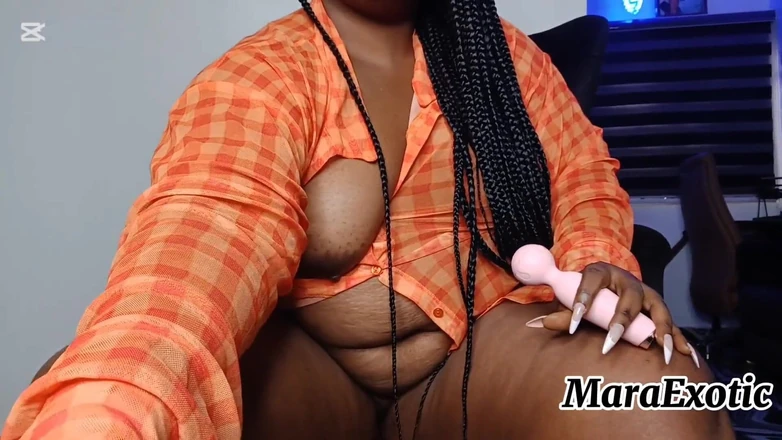 Mara Exotic: Чернокожая волосатая киска безостановочная мастурбация со сквиртом - Mara Exotic