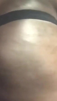 Alexismusclebutt dostarcza sex toy Wank spust
