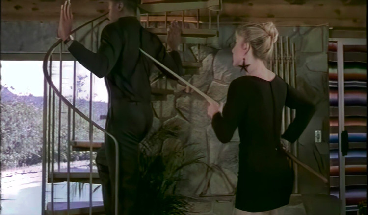 Inthe MILF room: Moana Catches a Black in the House and Takes Advantage...