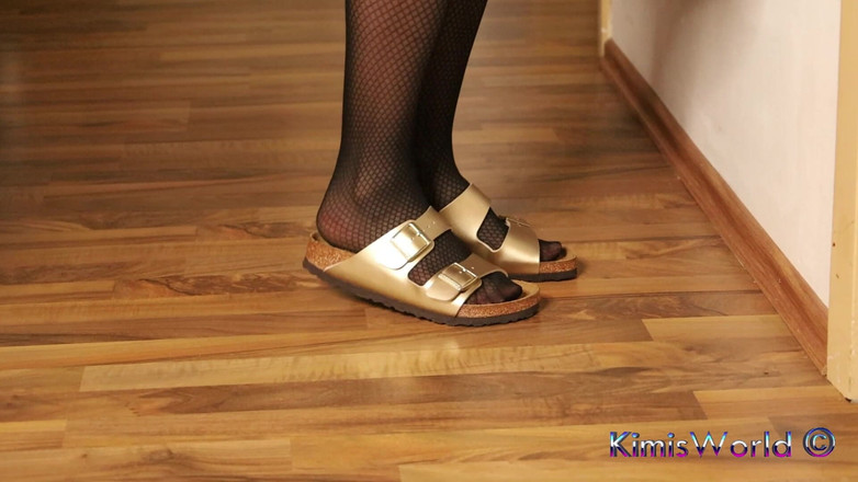 KimisWorld: Atârnându-se în ciorapi de plasă - Golden Double Strap Slides