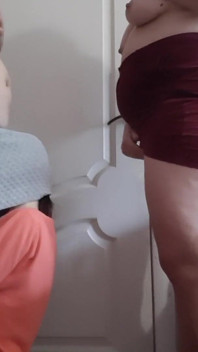 I Take Turns Licking the Pussies of My Two Pregnant Girlfriends