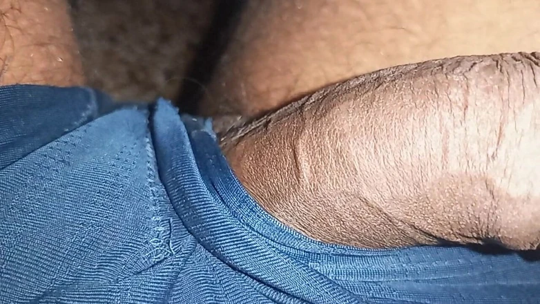 Hungry cliff: 我是印度男孩用接吻吮吸印度男同的胸部