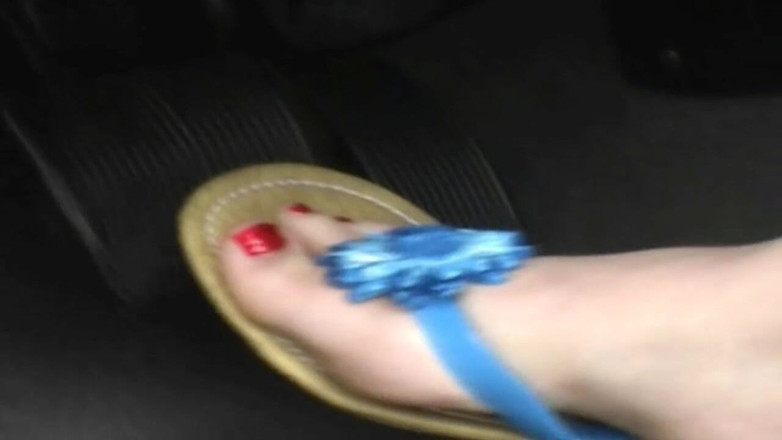 Sexy Amateurz: Revving in the car in high heels