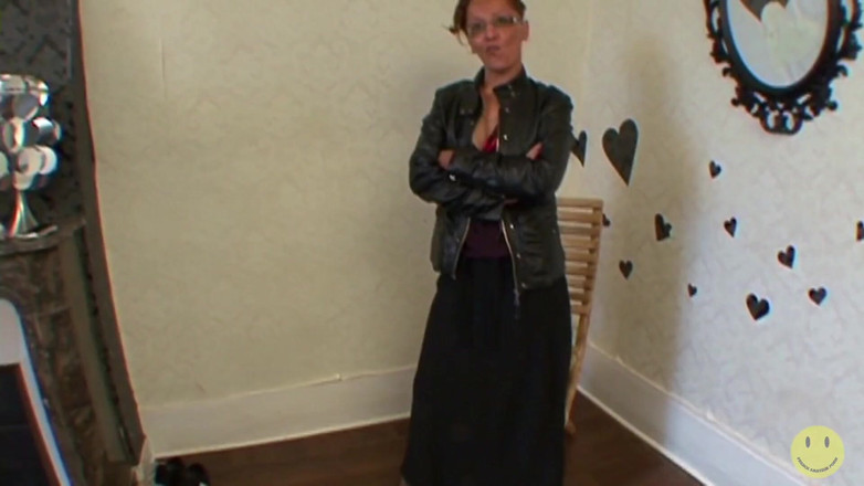 French Amateur Porn: This Arab MILF is in heat
