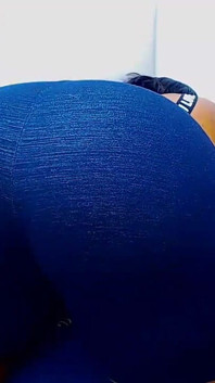 Branlette sur mon cul de BBW monstrueux, épisode 1053