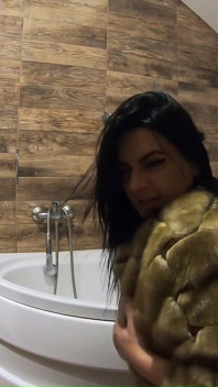 Milfycalla kompilace - fetiš sex, kouření a drsný sex při nošení sexy kožichů 1