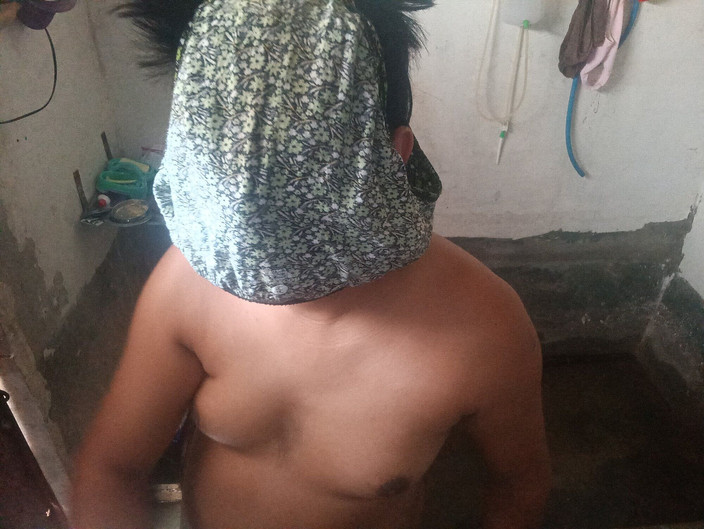 Jyoti Verma: 浴室里的全裸表演和玩弄小鸡巴