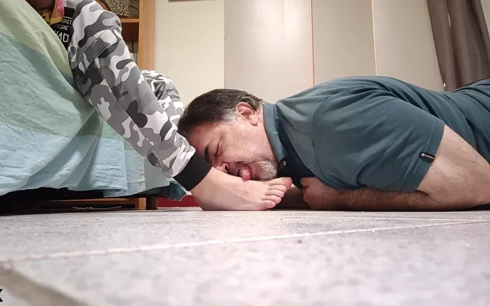 Master Kox: Worship My Feet 1023