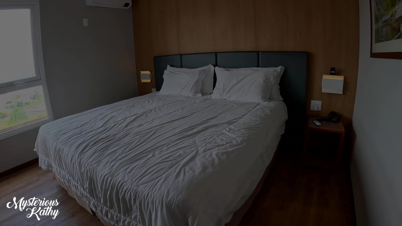 Mysterious Kathy: Awek tenis yang bertetek besar suka mengambil sebatan mendalam di...