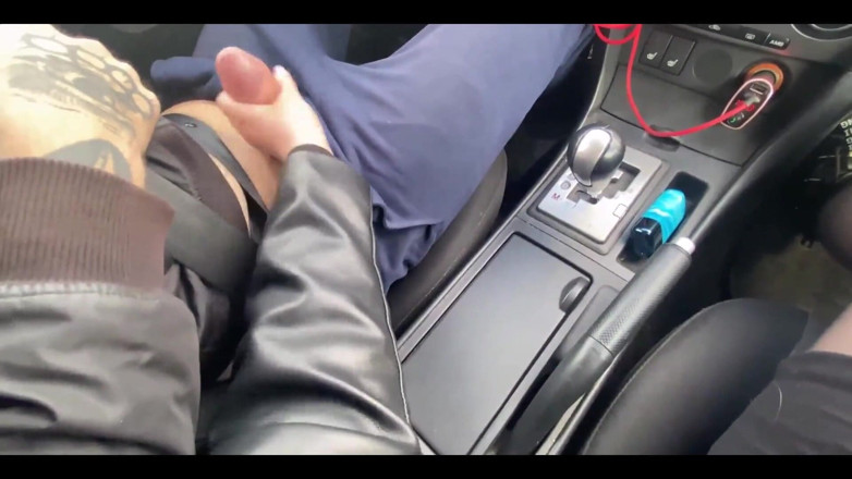 Deylamoons: Vreemdeling geeft een spontane pijpbeurt in de auto